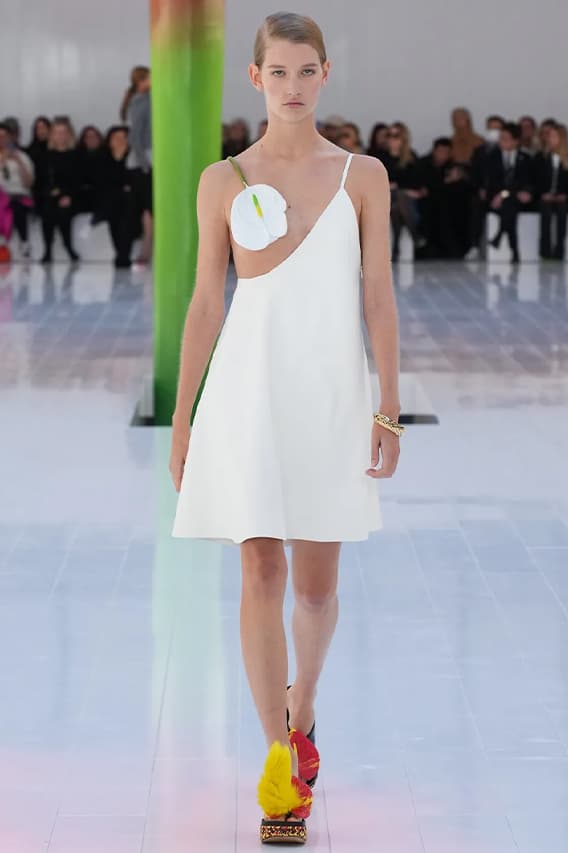 LOEWE 2023 春夏系列時裝秀正式發佈