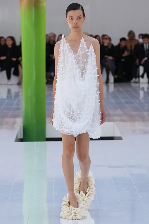 LOEWE 2023 春夏系列時裝秀正式發佈