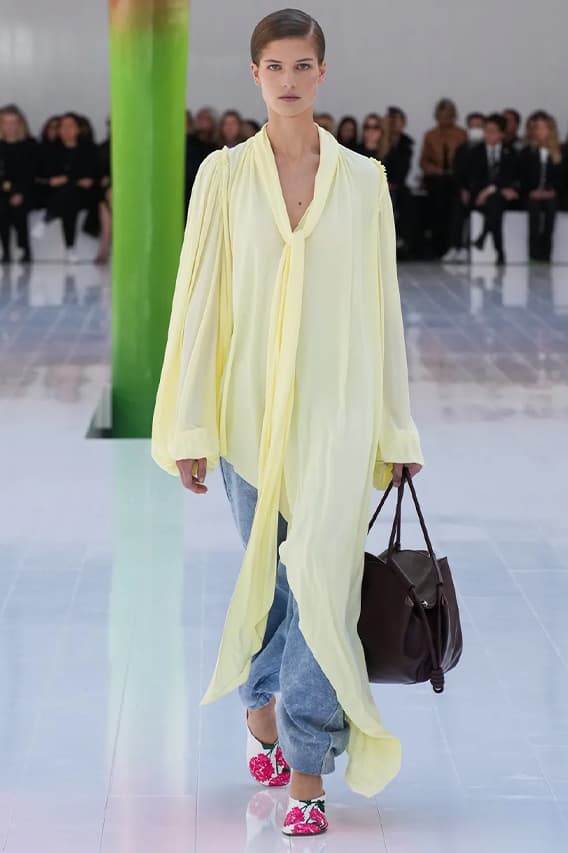 LOEWE 2023 春夏系列時裝秀正式發佈