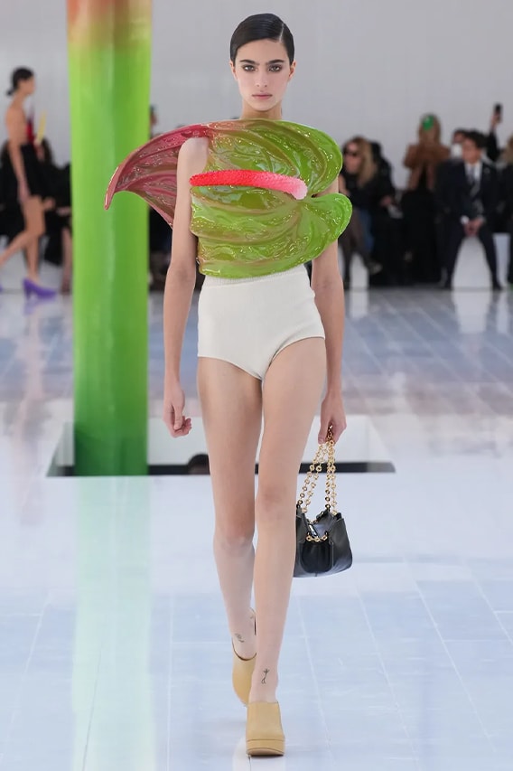 LOEWE 2023 春夏系列時裝秀正式發佈