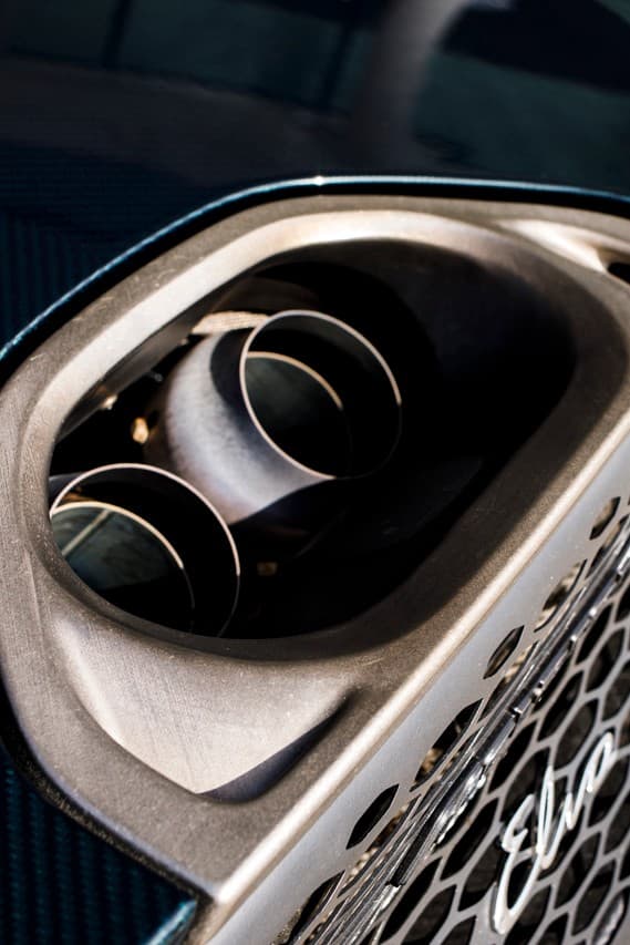 Hypebeast 實測 McLaren 史上最輕街車 Elva 開艙超跑