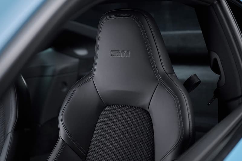 Porsche 正式發表全新輕量化車型 911 Carrera T