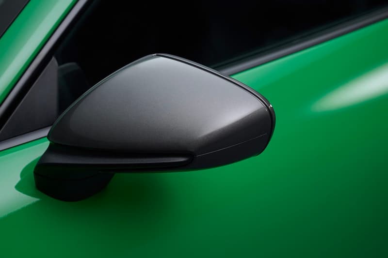 Porsche 正式發表全新輕量化車型 911 Carrera T