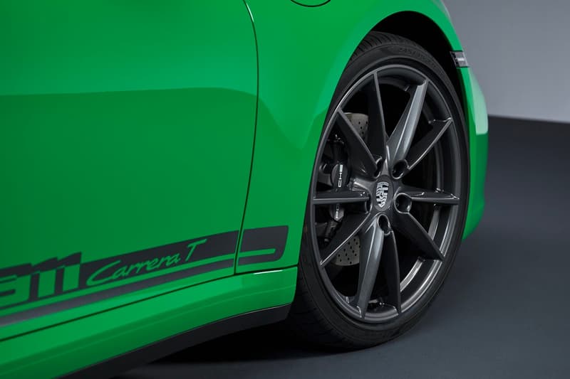 Porsche 正式發表全新輕量化車型 911 Carrera T