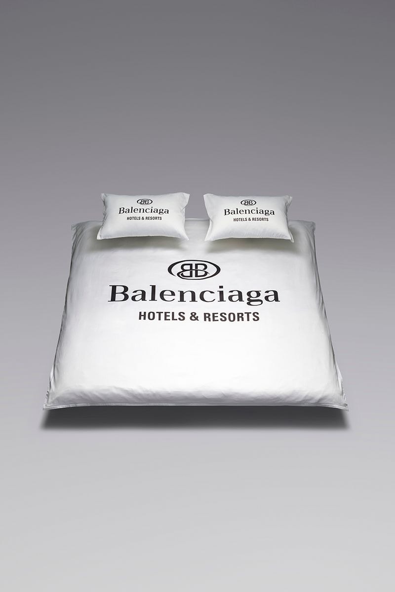 Balenciaga 正式發佈全新生活物品、寵物用品
