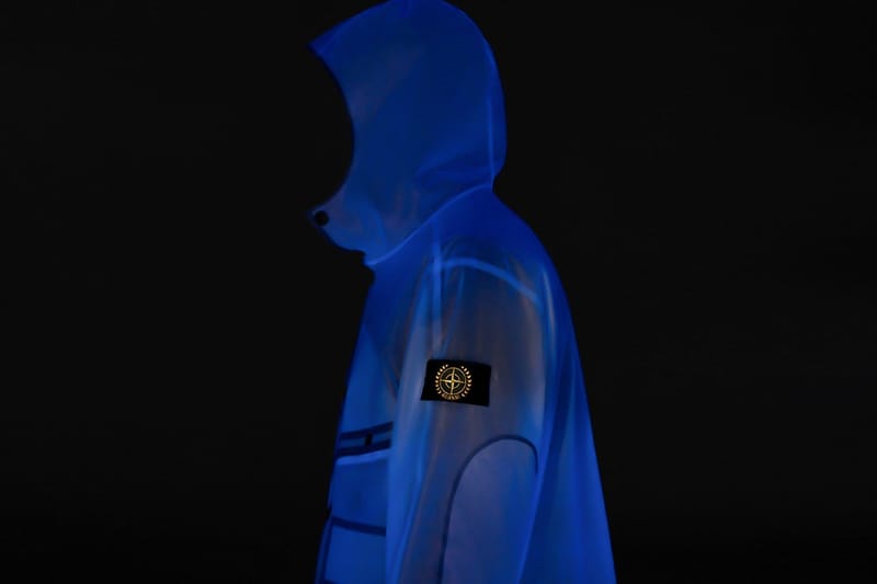 Stone Island 正式推出 40 週年紀念夜光外套