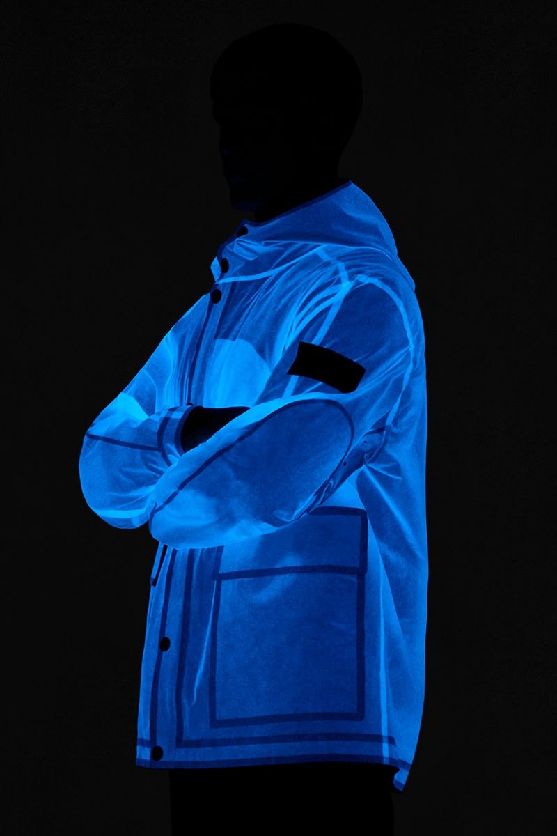 Stone Island 正式推出 40 週年紀念夜光外套