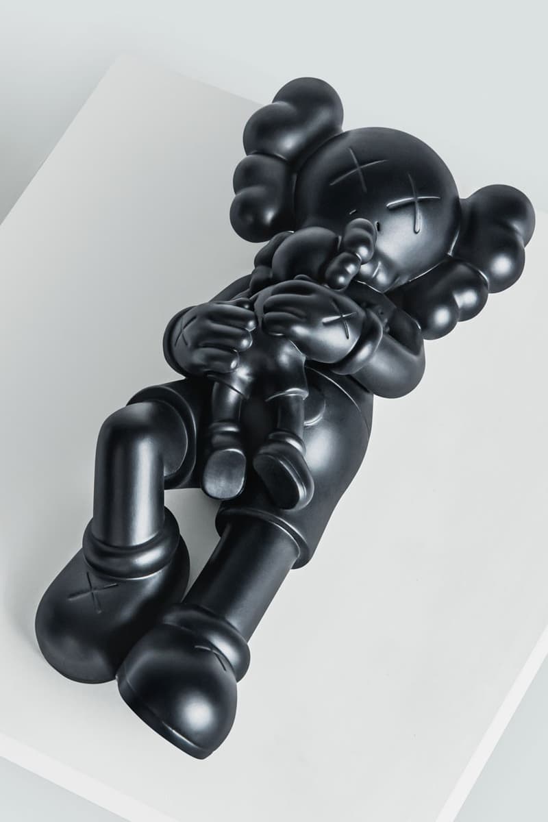 KAWS 推出全新铜像雕塑《KAWS BRONZE EDITIONS》