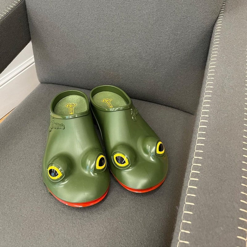 Jonathan Anderson 親自曝光 JW Anderson x Wellipets 最新青蛙造型拖鞋