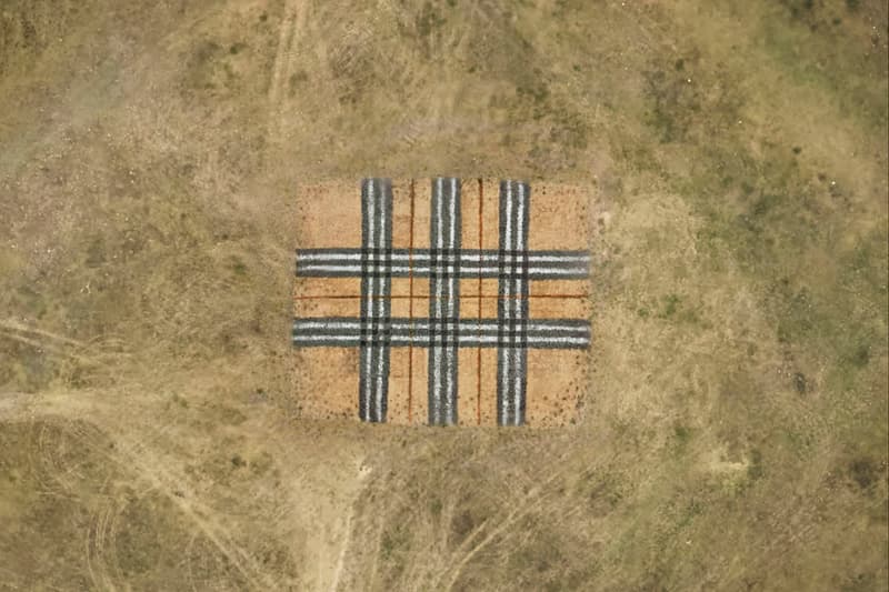 Burberry 全新「經典格紋造型」地景藝術正式登陸南非、加那利群島