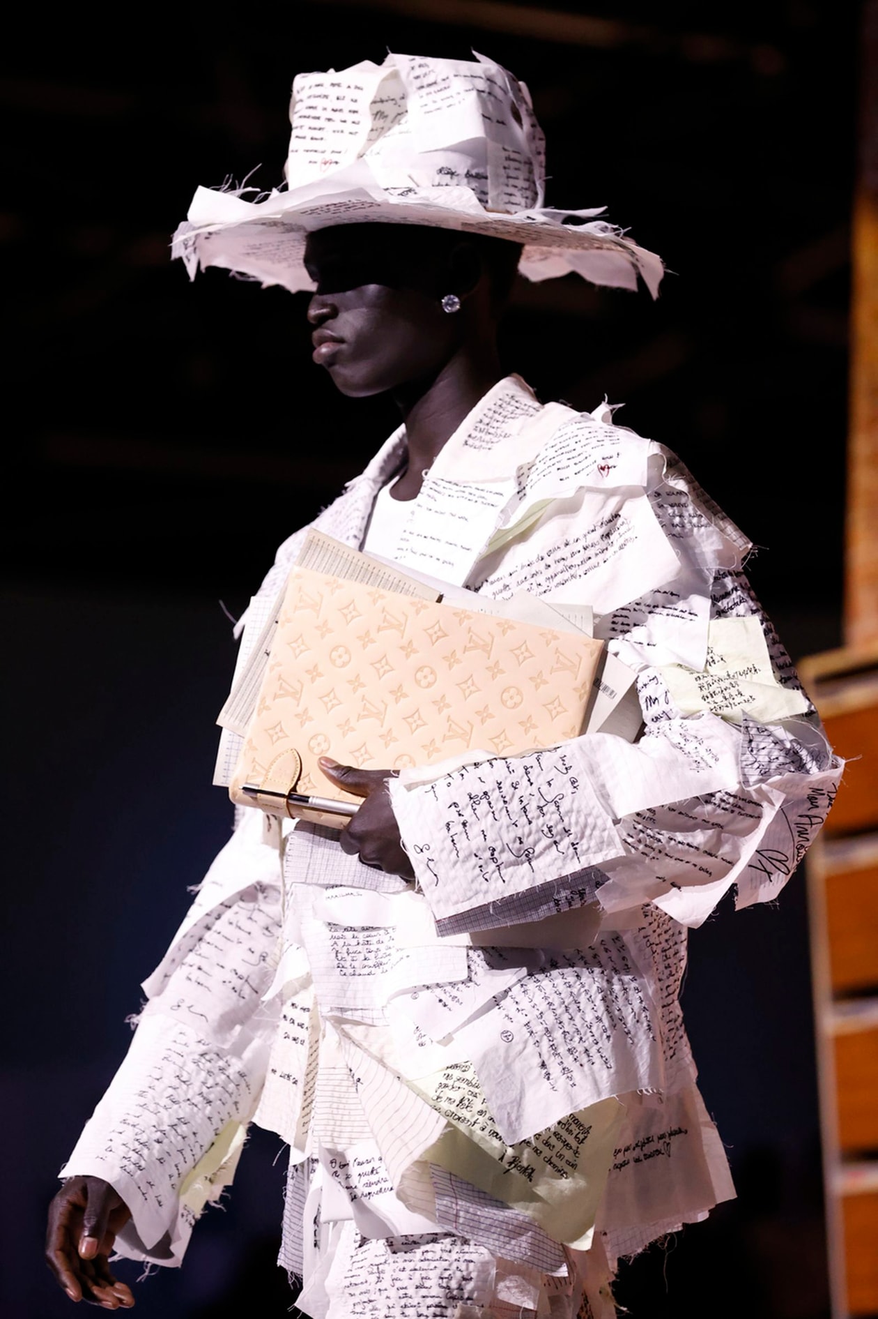 秀場回顧,Louis Vuitton 2023 秋冬男裝系列開啟全新紀元