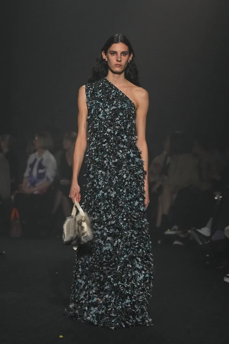 Daniel Lee 執掌 Burberry ⾸個 2023 秋冬時裝系列大秀正式登場