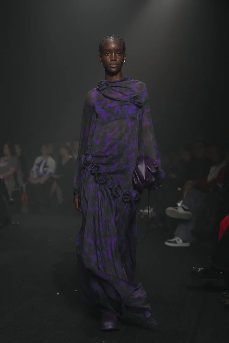 Daniel Lee 執掌 Burberry ⾸個 2023 秋冬時裝系列大秀正式登場