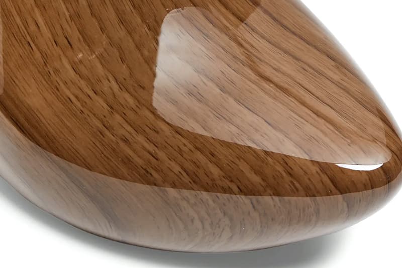 Balenciaga 推出要價 $1,250 美元荷蘭木屐造型亮面尖頭鞋