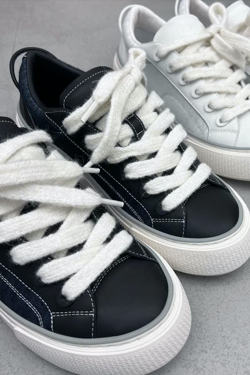 率先近賞 Dior 全新鞋款 B33 冬季藍白配色