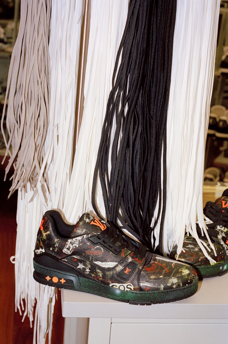 Louis Vuitton 于米兰举办「白色画布：LV Trainer 运动鞋合作系列」展览