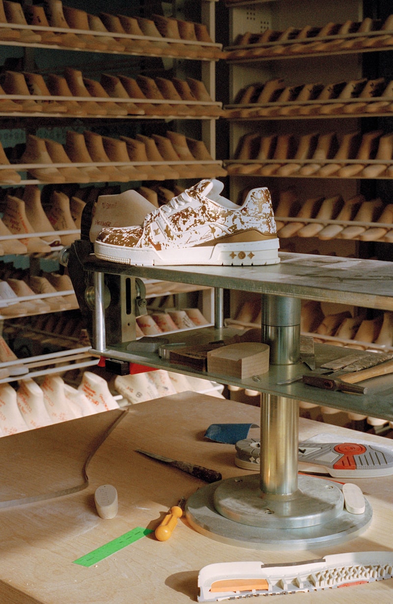 Louis Vuitton 于米兰举办「白色画布：LV Trainer 运动鞋合作系列」展览