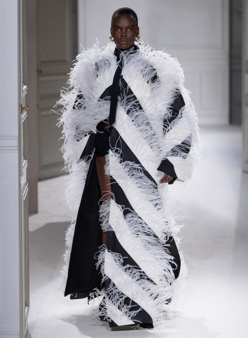Valentino 正式发布全新 2023 秋冬系列