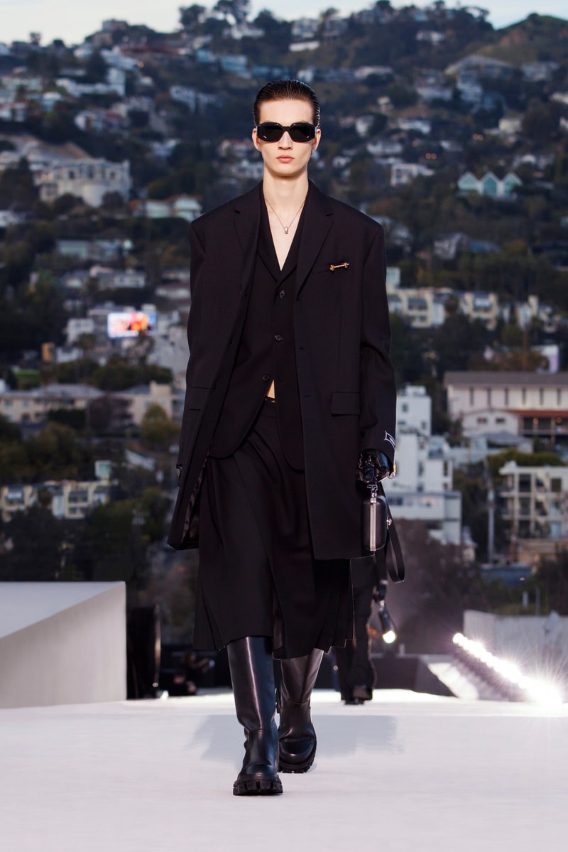 Versace 发布全新 2023 秋冬系列