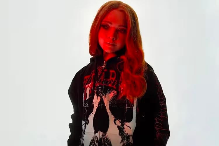 《梅根 M3GAN》恐怖 AI 鬼娃出鏡 Heaven by Marc Jacobs 最新形象廣告