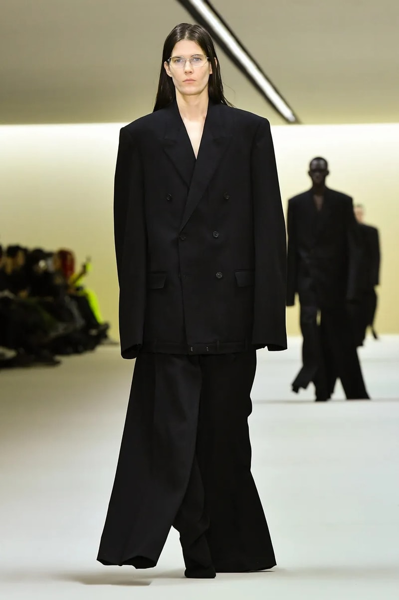 Demna 亲自解析 Balenciaga 设计转变：时尚不能再被视为一种娱乐