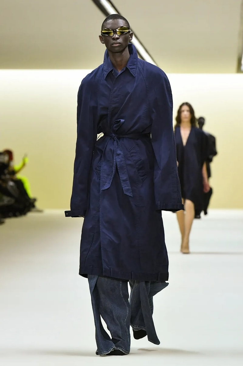 Demna 亲自解析 Balenciaga 设计转变：时尚不能再被视为一种娱乐