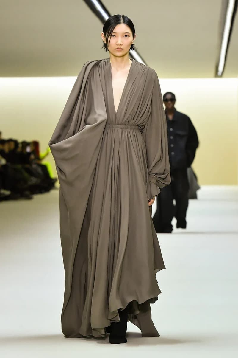 Demna 亲自解析 Balenciaga 设计转变：时尚不能再被视为一种娱乐