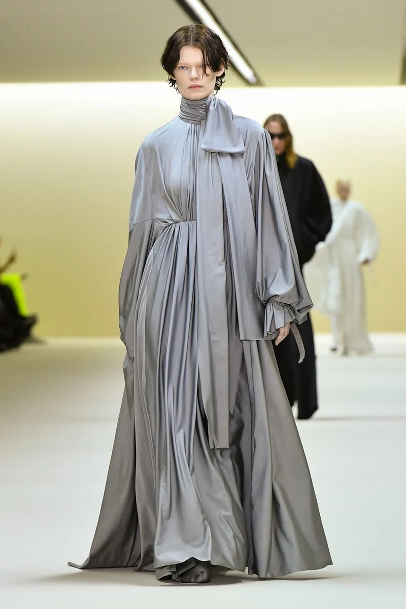 Demna 亲自解析 Balenciaga 设计转变：时尚不能再被视为一种娱乐