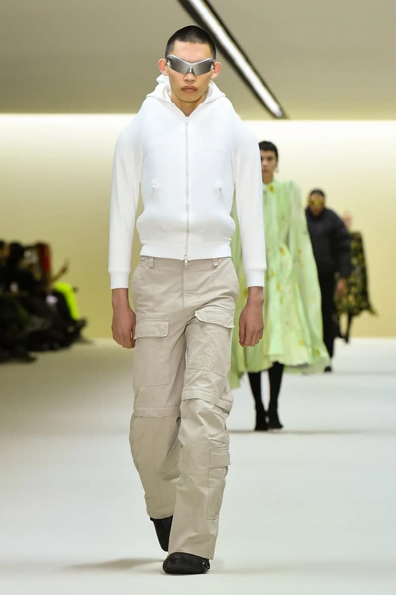 Demna 亲自解析 Balenciaga 设计转变：时尚不能再被视为一种娱乐