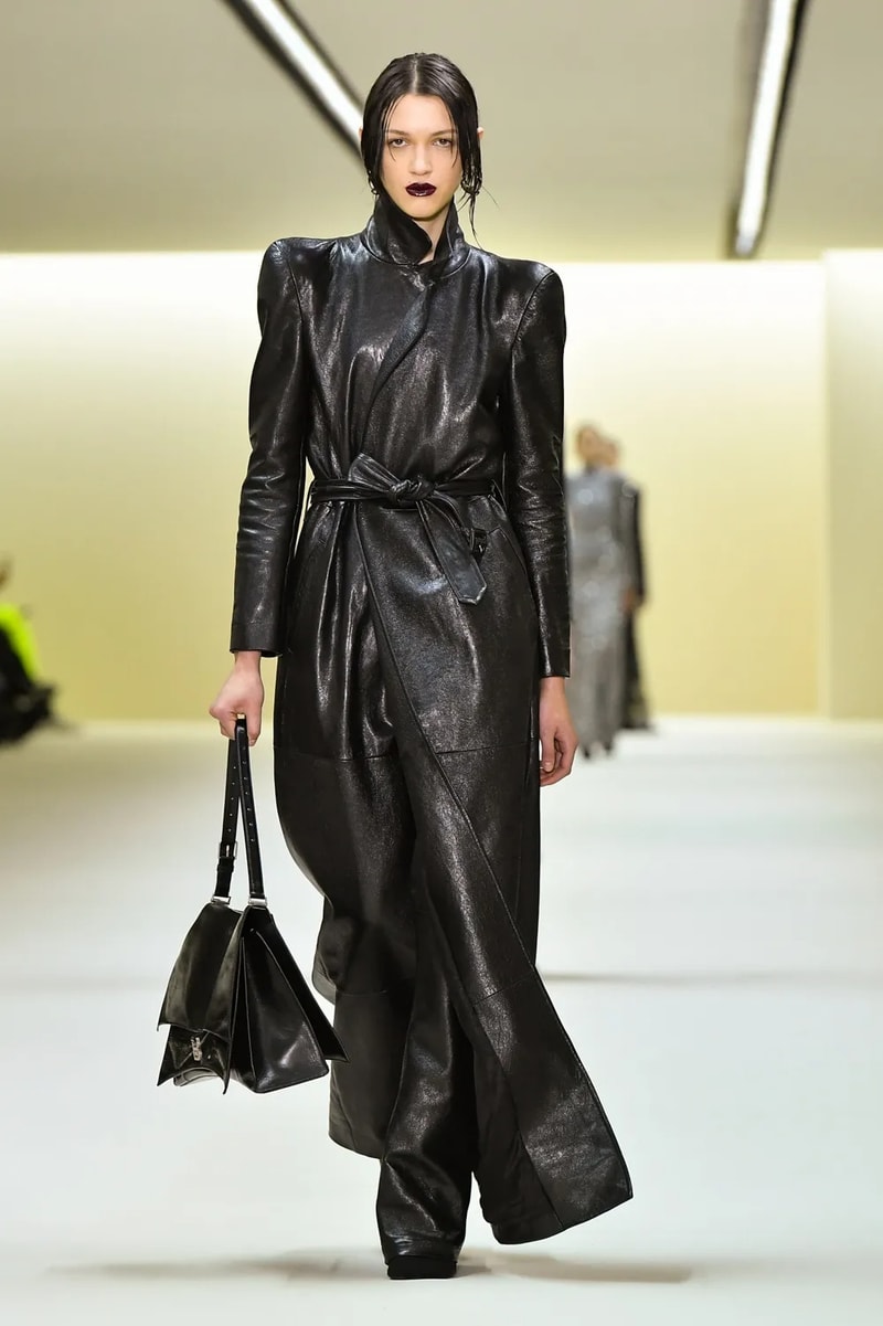 Demna 亲自解析 Balenciaga 设计转变：时尚不能再被视为一种娱乐