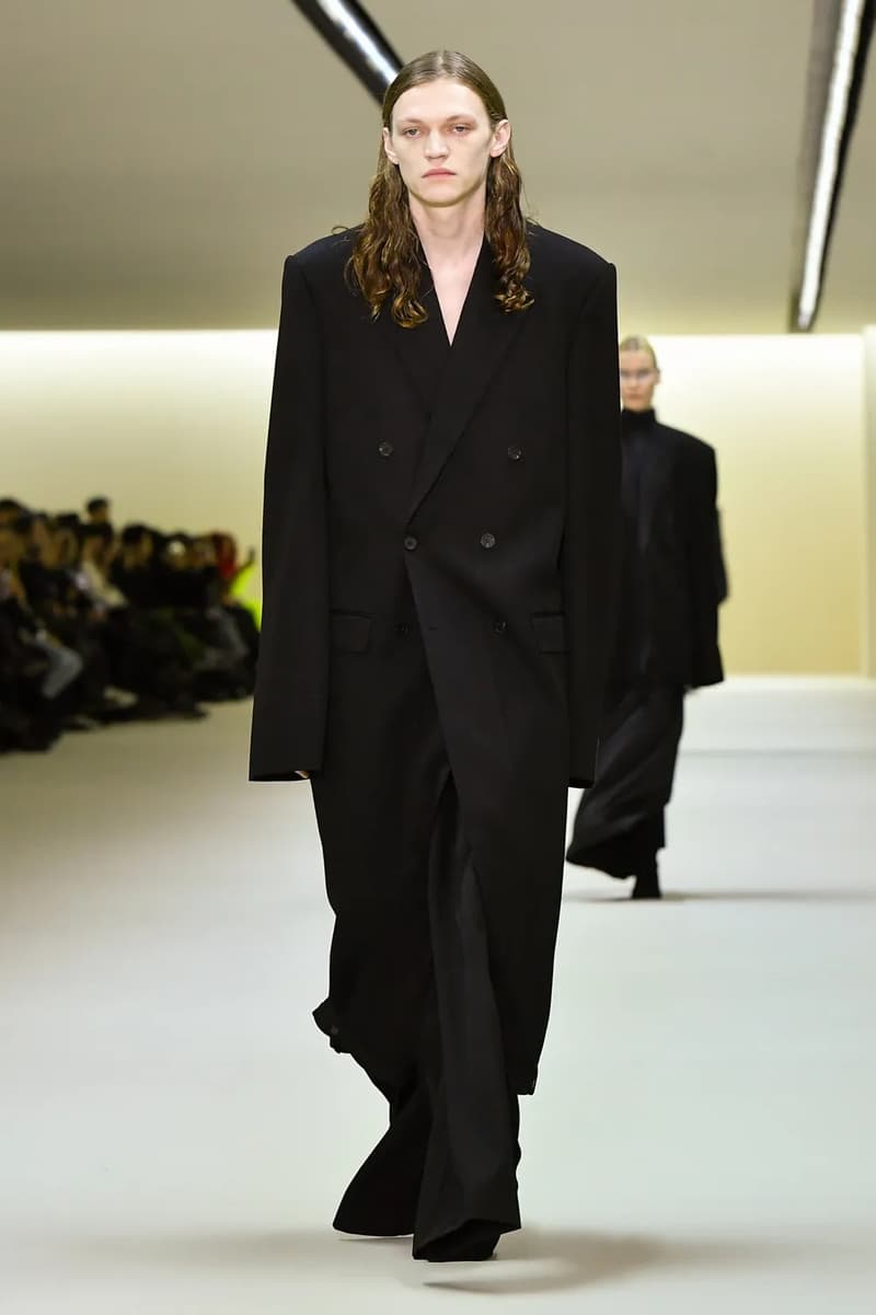 Demna 亲自解析 Balenciaga 设计转变：时尚不能再被视为一种娱乐