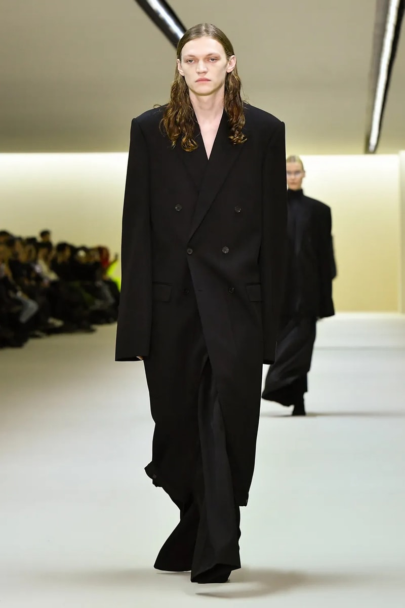 Demna 亲自解析 Balenciaga 设计转变：时尚不能再被视为一种娱乐