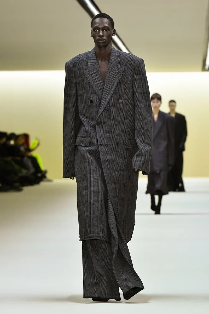 Demna 亲自解析 Balenciaga 设计转变：时尚不能再被视为一种娱乐