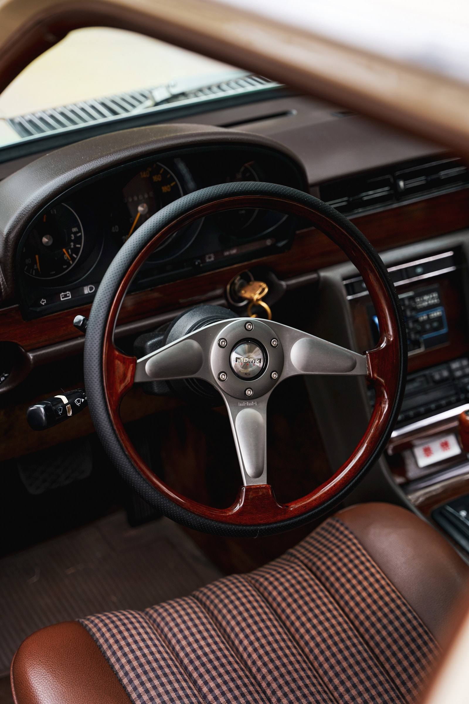 一台 70 年代的 Mercedes-Benz W116 魅力何在?PROS 主理人陈昊分享爱车故事