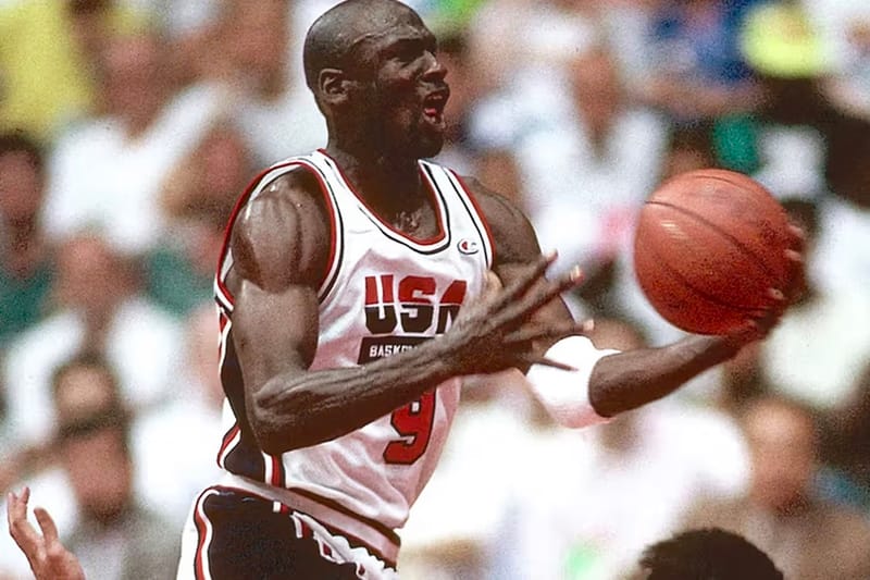 Michael Jordan 親筆簽名巴塞罗那奧運夢幻隊球衣以 $300 萬美元正式