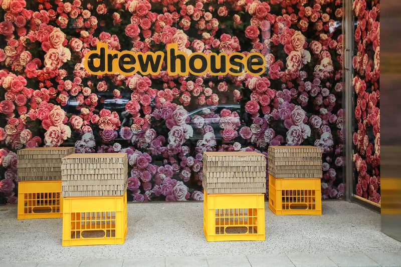 走进 drew house 全新「infinite love flower shop」无限爱快闪花店