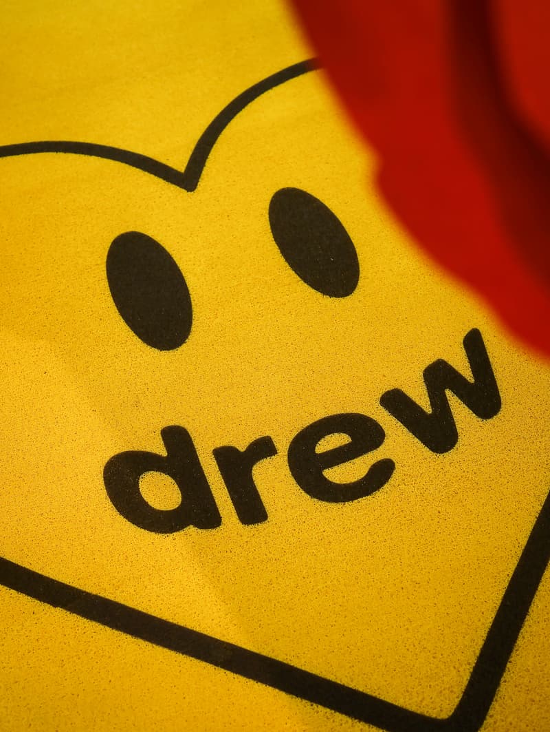 走进 drew house 全新「infinite love flower shop」无限爱快闪花店