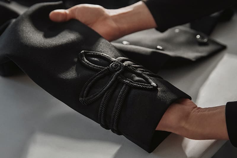 王嘉尔身穿 Louis Vuitton 定制套装现身 2023 Met Gala 红毯