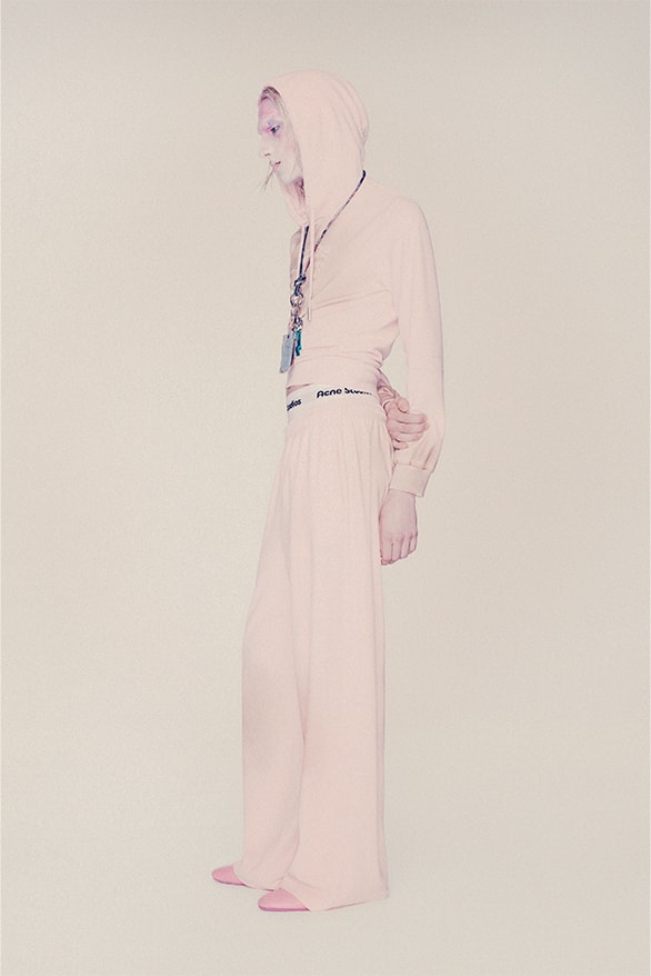 Acne Studios 正式發佈 2024 春夏男裝系列 Lookbook