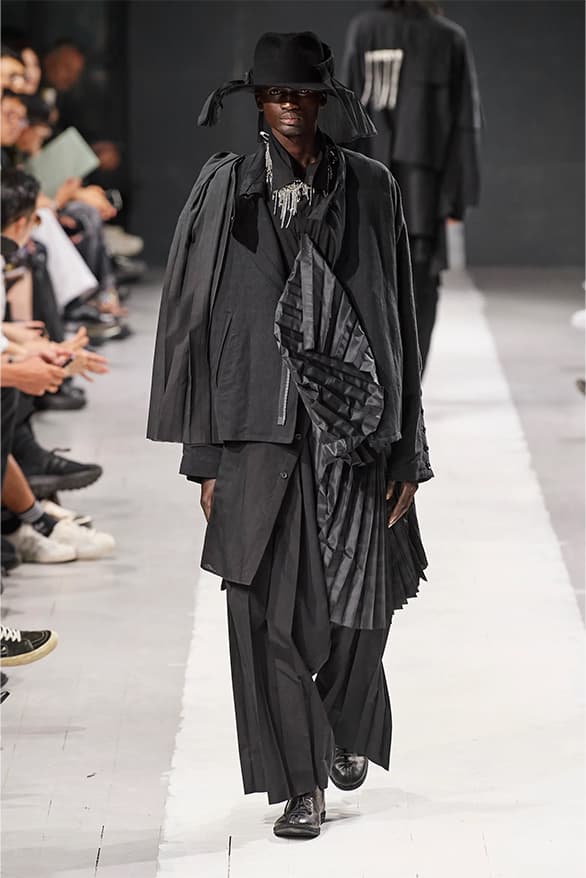 Yohji Yamamoto 正式发布2024 春夏男装系列大秀