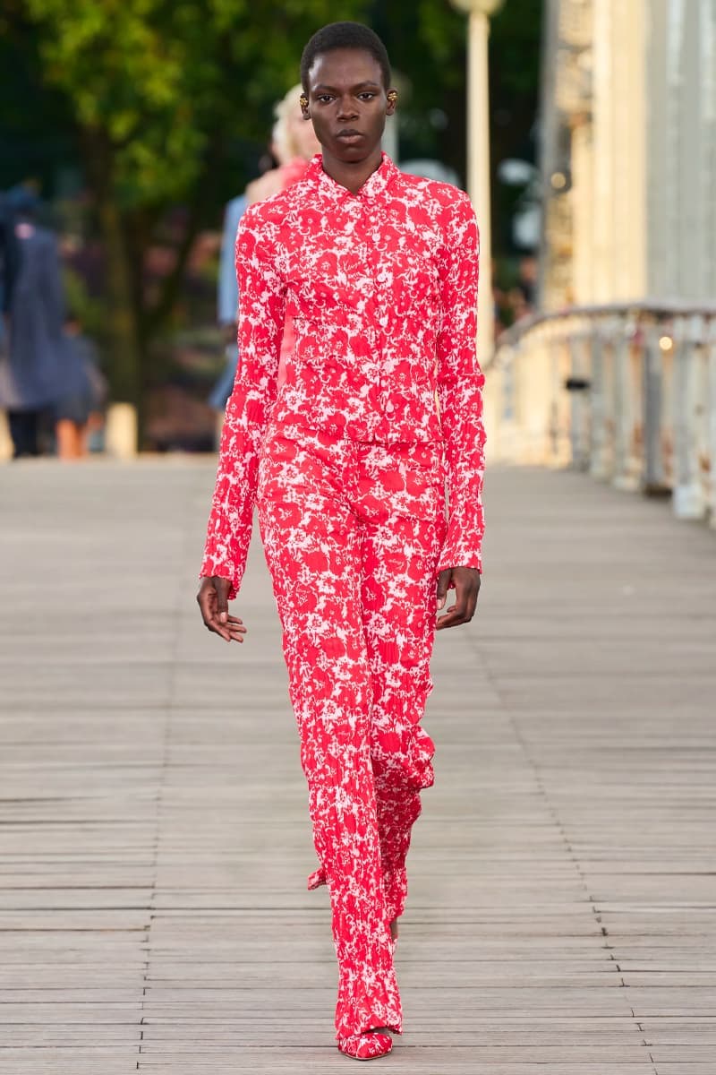 NIGO 执掌 KENZO 2024 春夏时装大秀正式登场