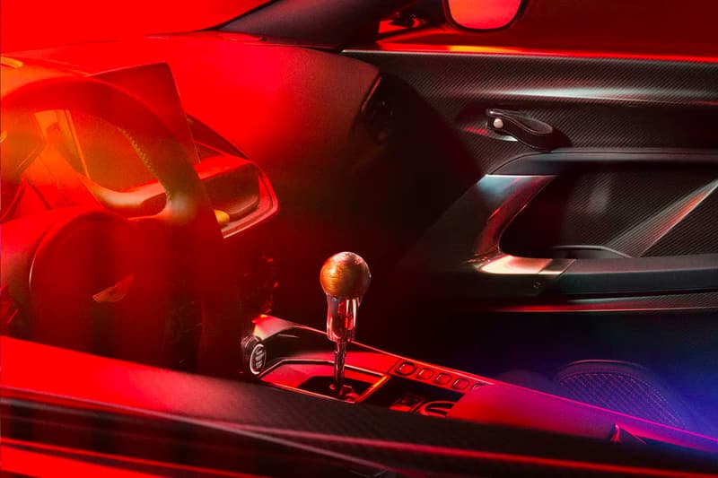 Aston Martin 正式發表全新 V12 超跑車型 Valour