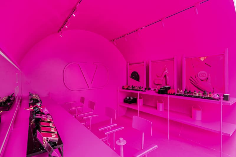 走进 VALENTINO 西岸美术馆「粉我」限时空间