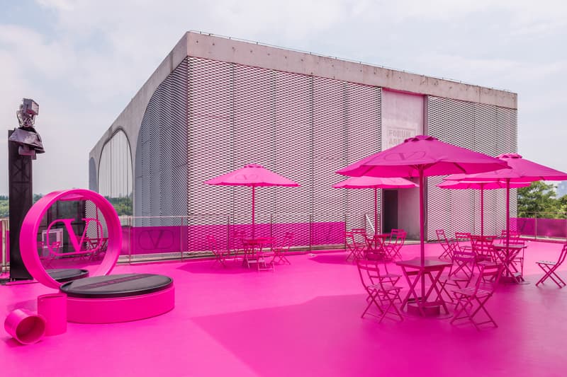 走进 VALENTINO 西岸美术馆「粉我」限时空间