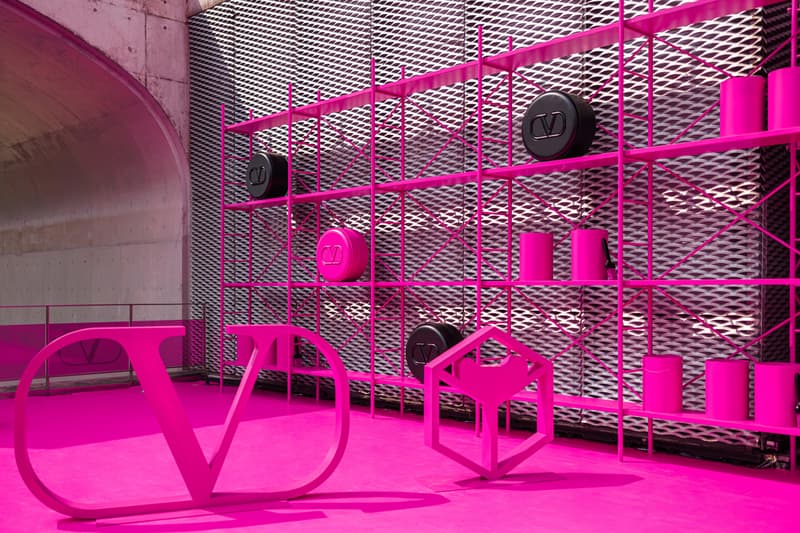 走进 VALENTINO 西岸美术馆「粉我」限时空间