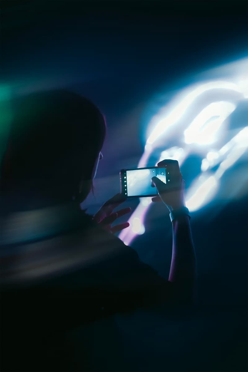 FVCKRENDER 全新個展《Catch the Light》正式登場