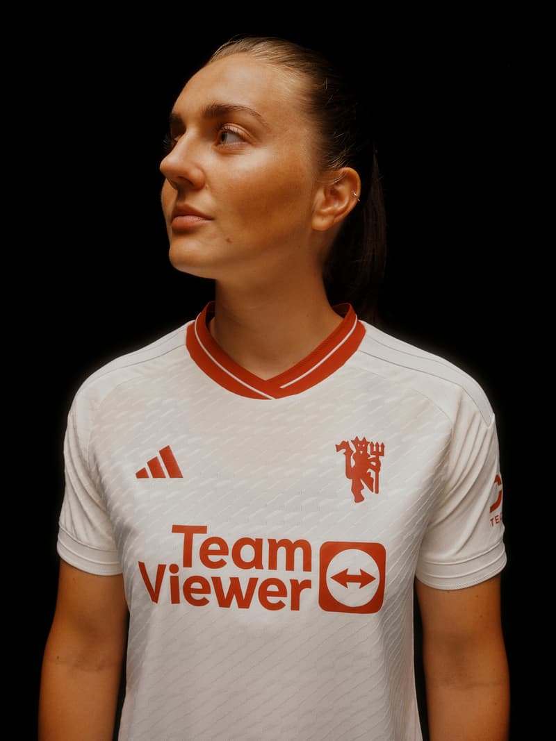 adidas 携手 Manchester United 发布 2023/24 赛季第二客场球衣