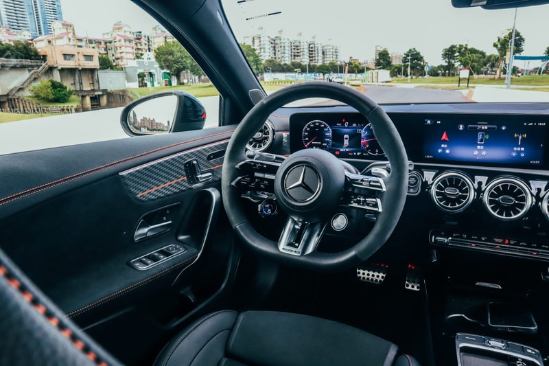 Hypebeast 实测 Mercedes-AMG A 45 S 4MATIC+ 终极性能钢炮