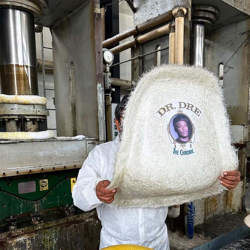 Modernica 推出「The Chronic」手工貝殼椅