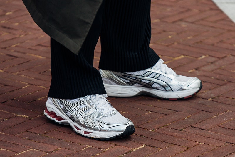 Street Style: 2024 春夏伦敦时装周街头鞋款趋势
